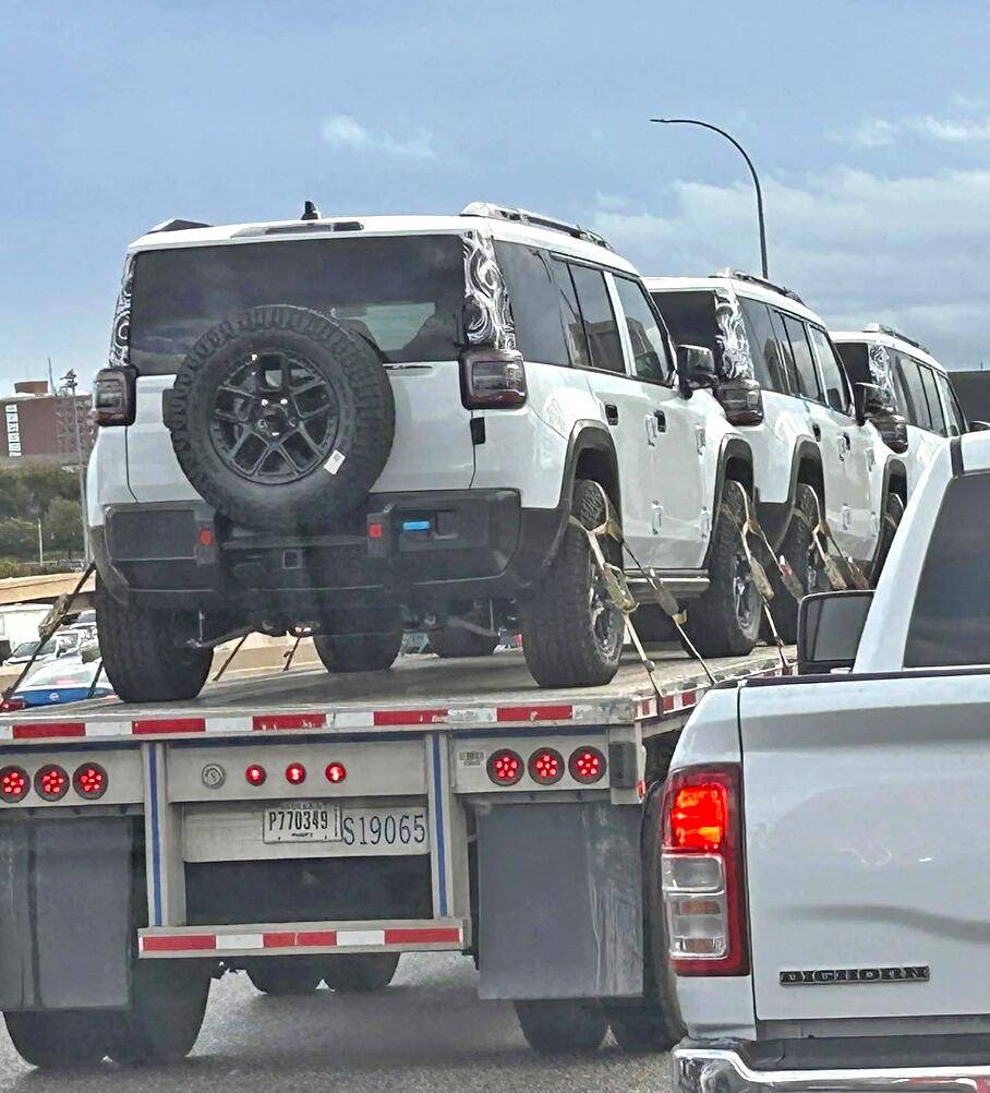 Jeep Recon EV White Jeep Recon EVs spotted during transport 2025 2026 White Jeep Recon EV spotted 2