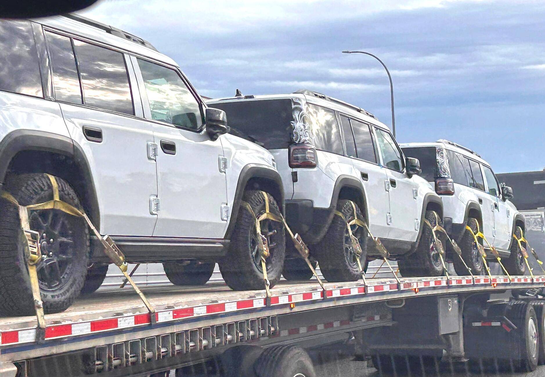 Jeep Recon EV White Jeep Recon EVs spotted during transport 2025 2026 White Jeep Recon EV spotted 4