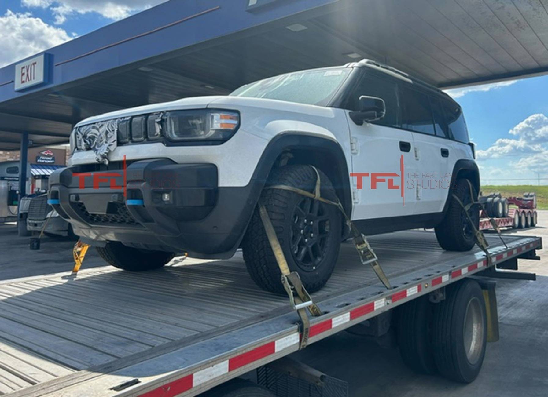 Jeep Recon EV 2025 Jeep Recon first public sighting in transit (in Laredo)! 📸 2025-Jeep-Recon-spied-1