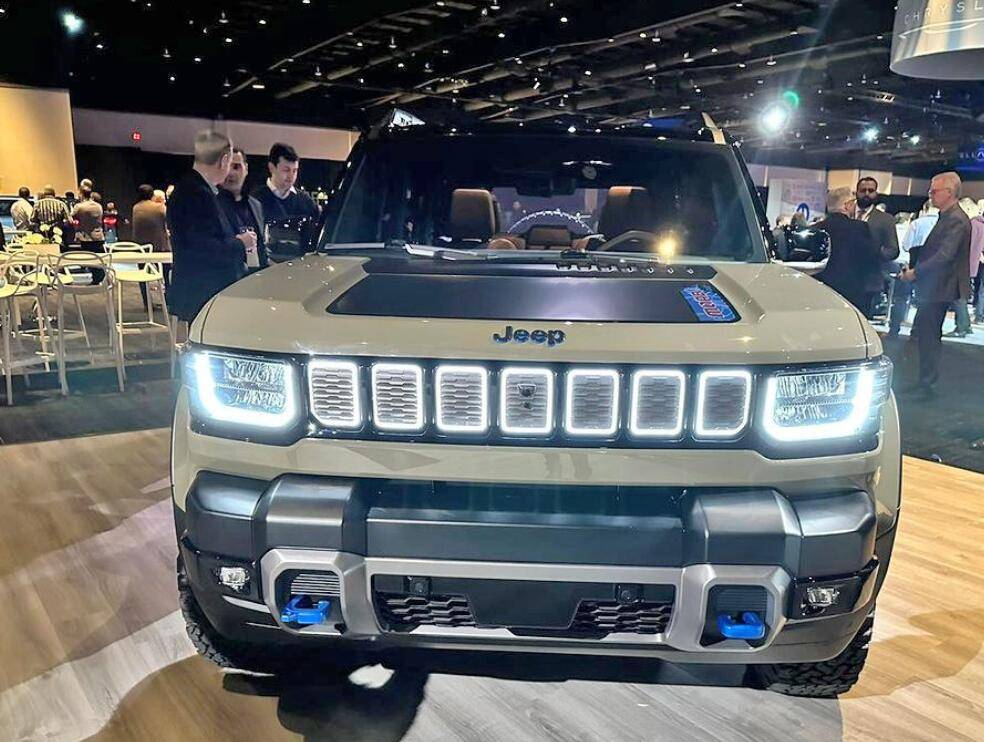 Jeep Recon EV First Real Life Look! 2025 Jeep Recon Moab 4xe Concept Shown to Dealers at Stellantis Event Jeep Recon EV dealer event look3