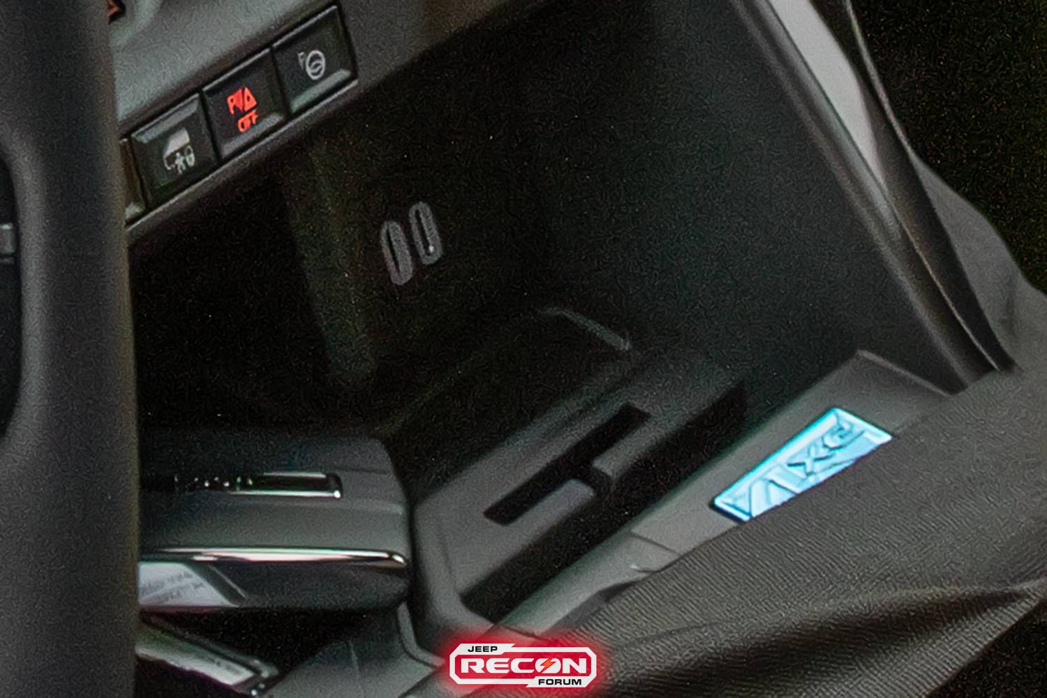 Jeep Recon EV Jeep Recon 4xe INTERIOR First Look! + Driving Modes jeep-recon-interior-fully-uncovered-spied-8