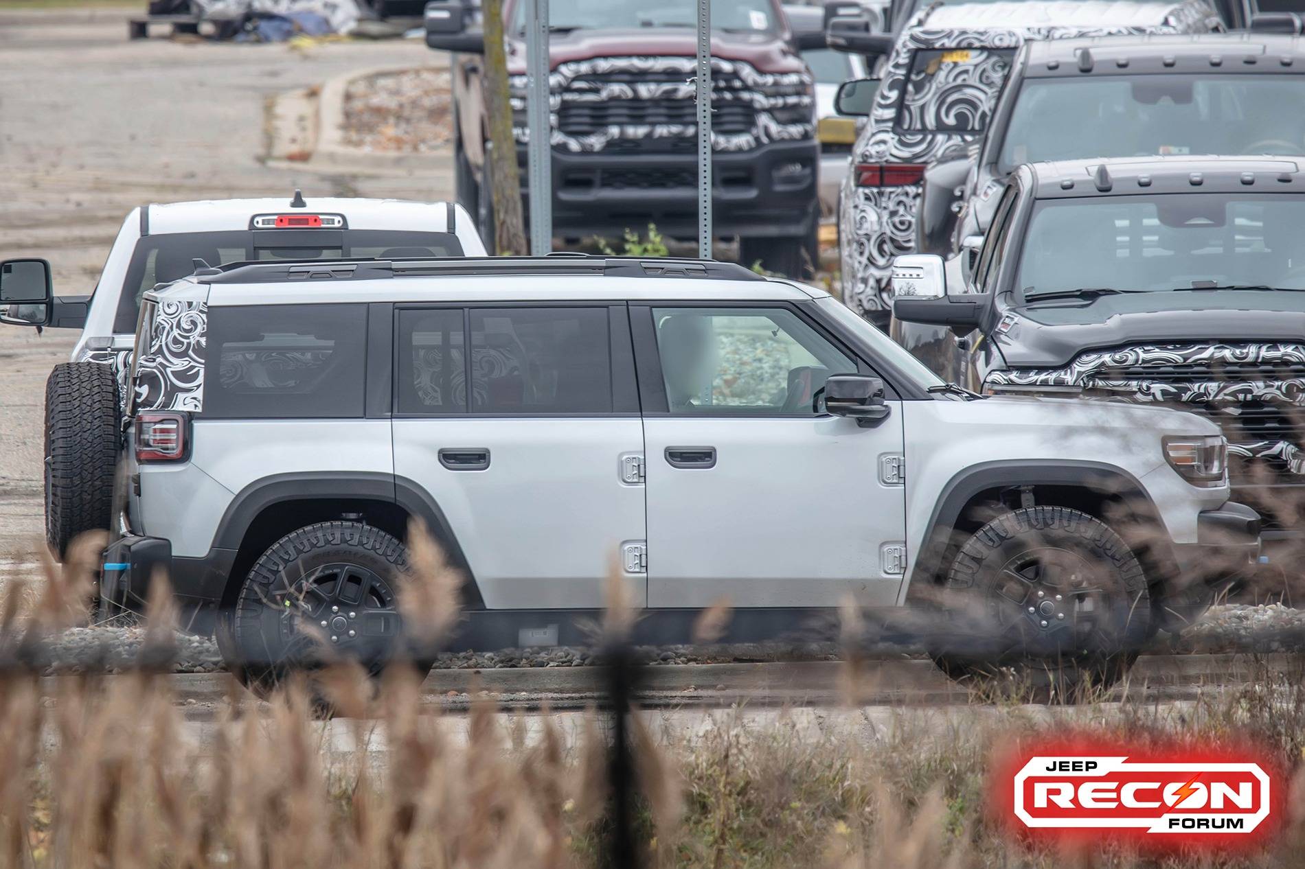 Jeep Recon EV 2025 Jeep Recon SUV EV spied in most revealing looks yet and 3 colors JeepRecon.proto04