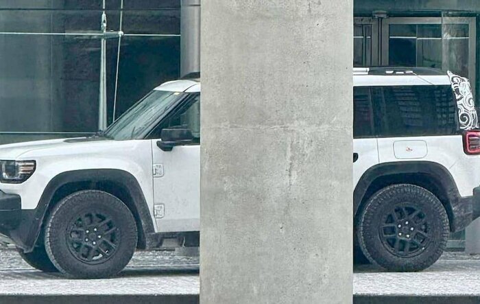 Jeep Recon spotted at GM headquarters